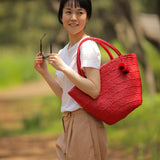 'Nanci' パームヤシ使用 ポンポン付き バッグ (赤) - ペルー人アーティストハンドメイド