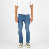 'Slim Lassen' サスティナブル素材使用 スリムフィットジーンズ(ミッドブルー)