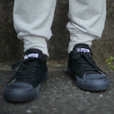 フェアトレード ユニセックス ローカットスニーカー (オールブラック)