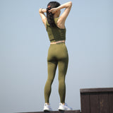 リサイクルナイロン使用クロップトップ - ポルトガル産